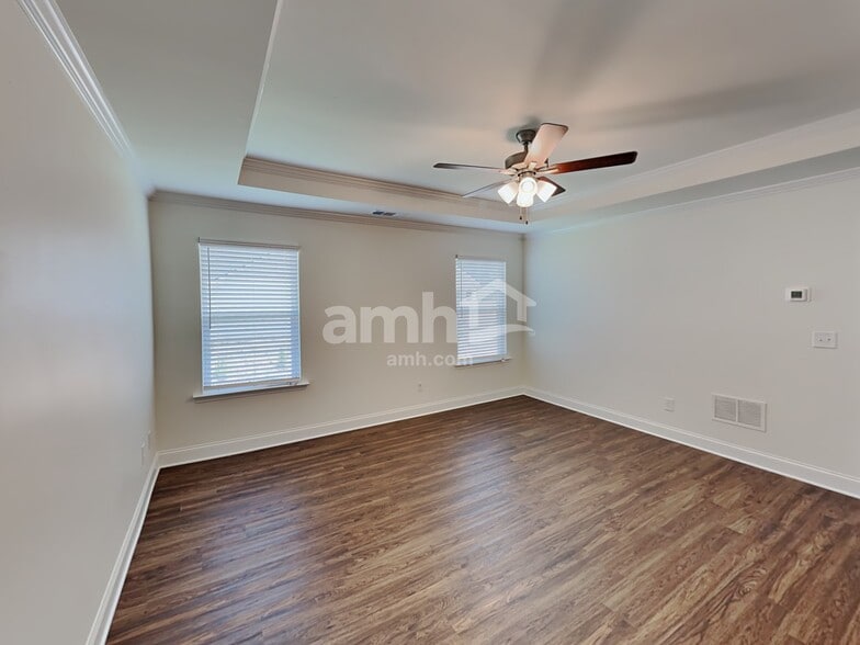 Building Photo - 7043 Creeksong Dr