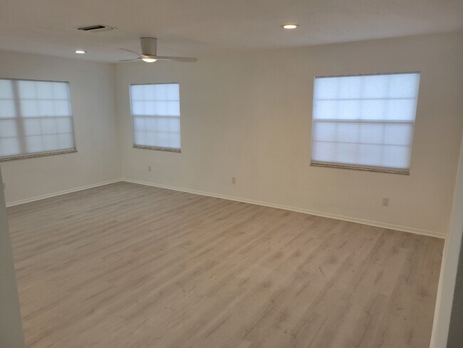 Building Photo - 3511 Jaffa Dr