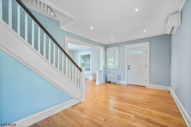Building Photo - 28 N Hillside Ave