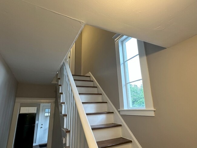 Building Photo - Fully Remodeled 3 Bedroom Single Family Home
