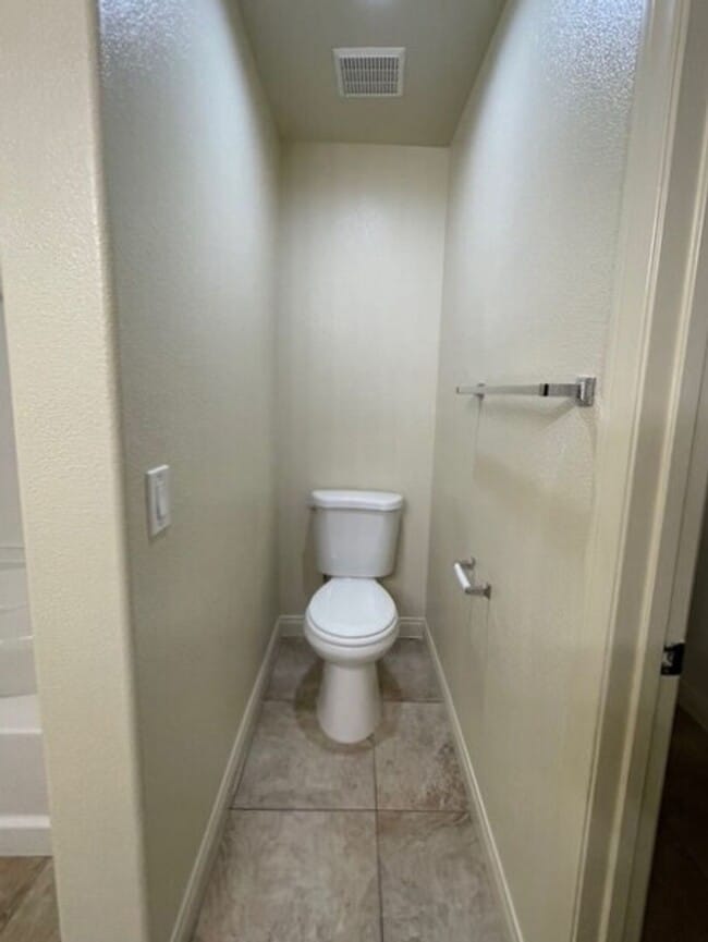 Building Photo - MOVE-IN READY 3BR/2BA SINGLE FAMILY HOME I...