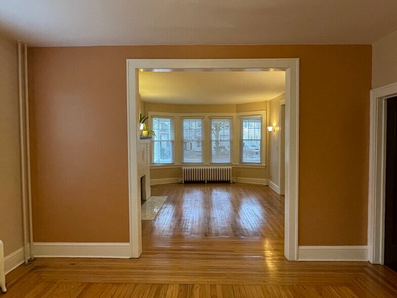 Building Photo - 893 Park Ave