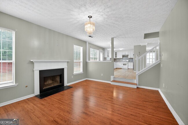 Building Photo - 245 Vaness Dr