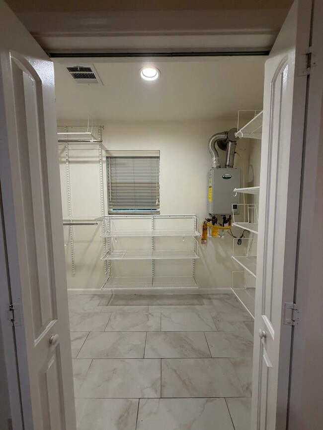 Building Photo - 1630Lynd