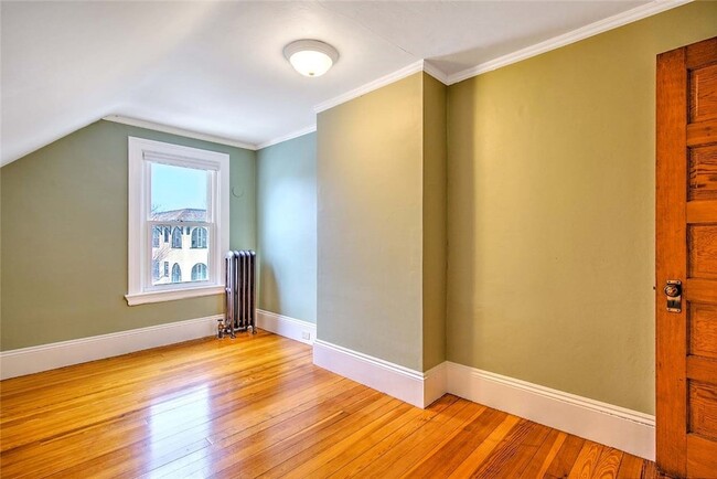 Building Photo - 118 Everett Ave