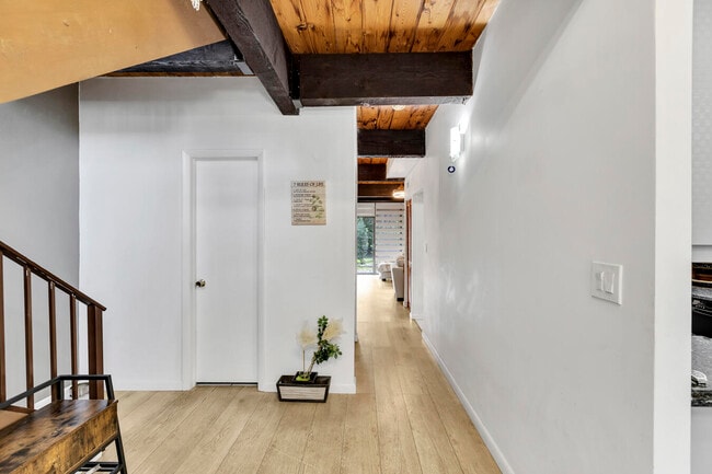 Building Photo - 720 E Coco Plum Cir