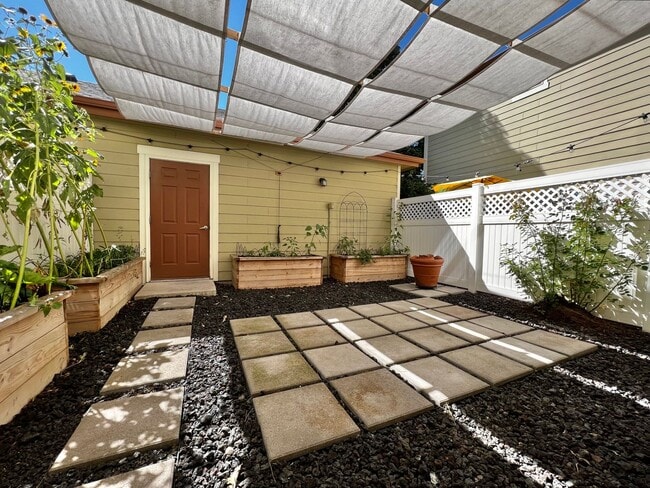 Building Photo - Beautiful 2 Bed 2.5 Bath Condo Near Observ...