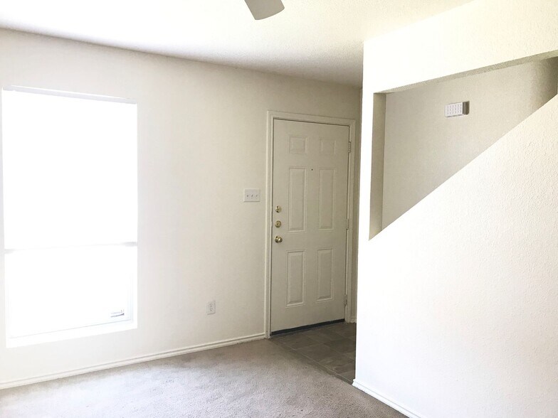 Building Photo - 4405 Abigail Dr
