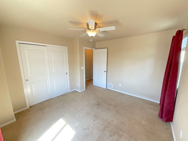 Building Photo - 4 Bedroom Home Available Near Voyager Pkwy...