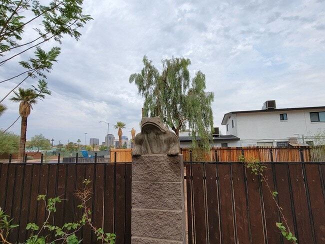 Building Photo - One Bedroom - Garfield District - $699 Mov...