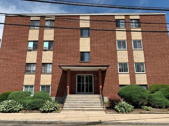 Building Photo - 44 Maple St