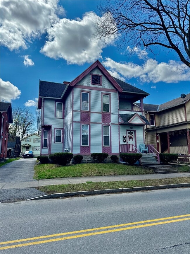 Building Photo - 70 Alexander St