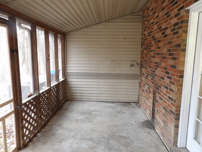 Building Photo - 244 Meadowview Dr