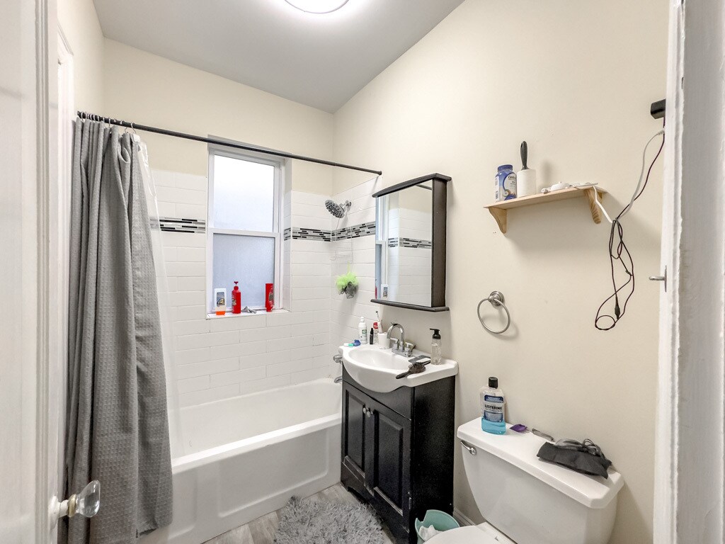 Building Photo - 935 Judson Ave