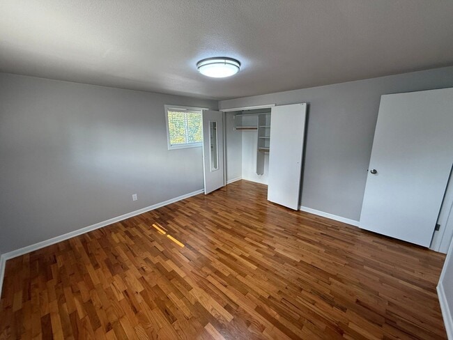 Building Photo - 1330-1334 SW 8th Ave Triplex/crema102-626