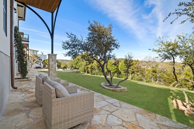 Building Photo - 2701 Bumble Bee Dr