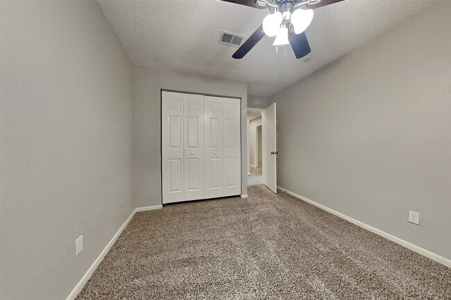 Building Photo - 79 Rockridge Dr