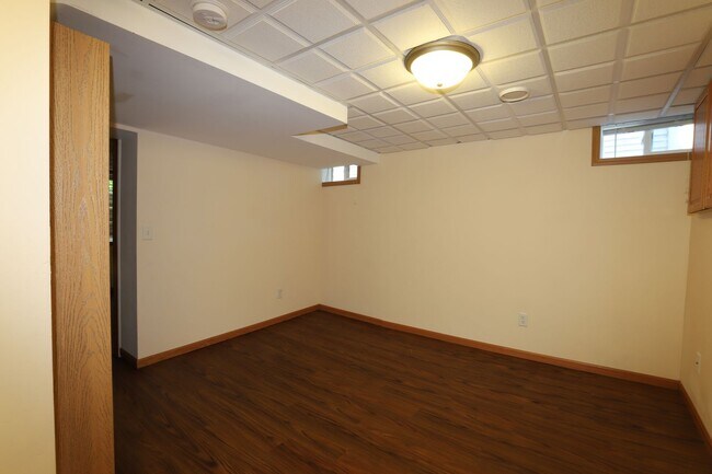 Building Photo - 2021 University Ave