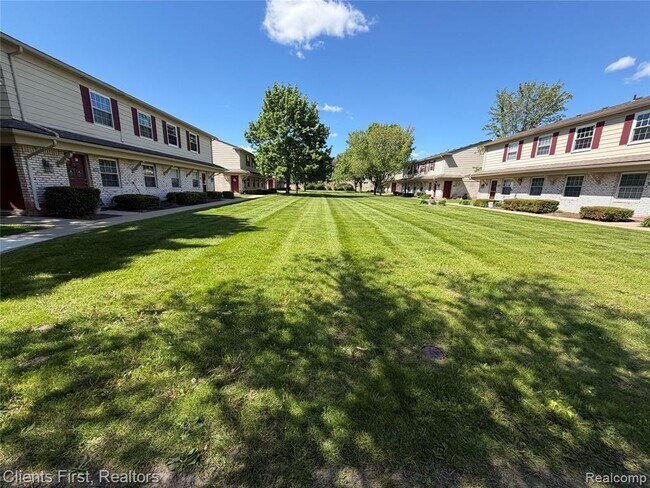 Building Photo - 204 Princeton Dr