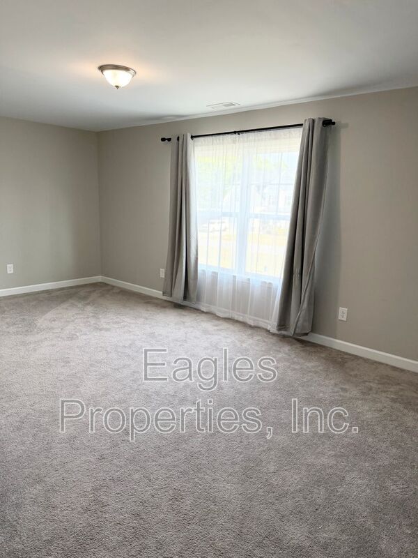 Building Photo - 117 Kenbridge Ln