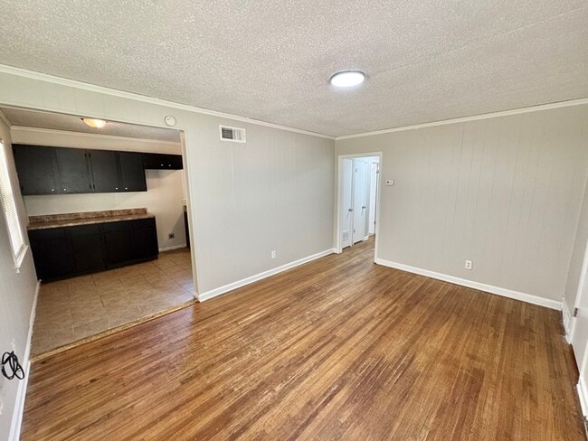 Building Photo - 4179 Leweir St