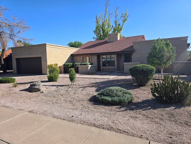 Building Photo - 1827 E Manhatton Dr