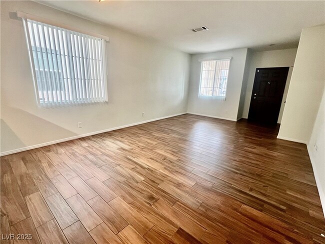 Building Photo - 1324 Sun Village Ave