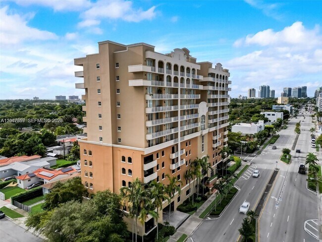 Building Photo - 2425 SW 27th Ave
