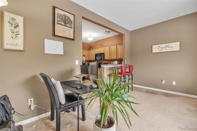 Building Photo - 2205 Knotty Pine Tr