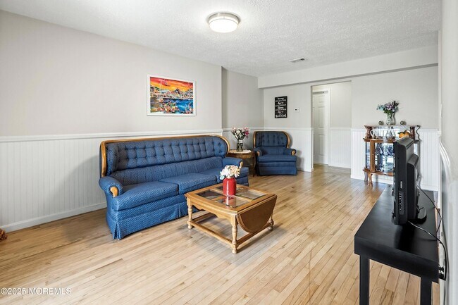 Building Photo - 98 Beachway Ave