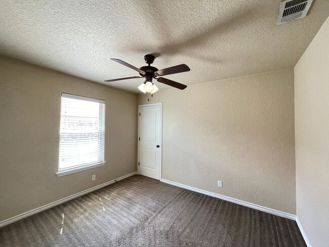 Building Photo - 601 W Little Dipper Dr