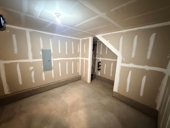 Building Photo - 5167 Hyrule Dr