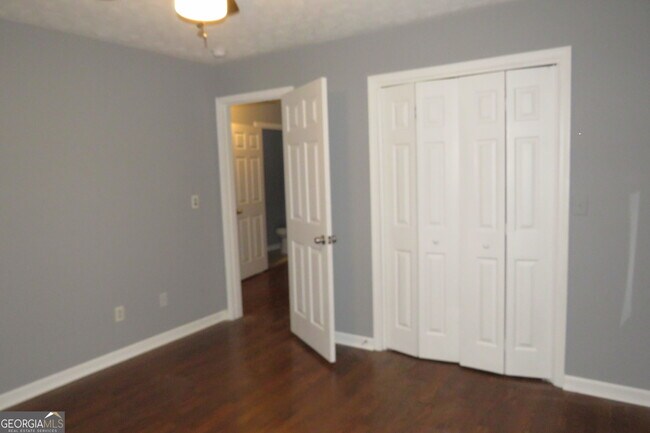 Building Photo - 1105 Hampton Rd