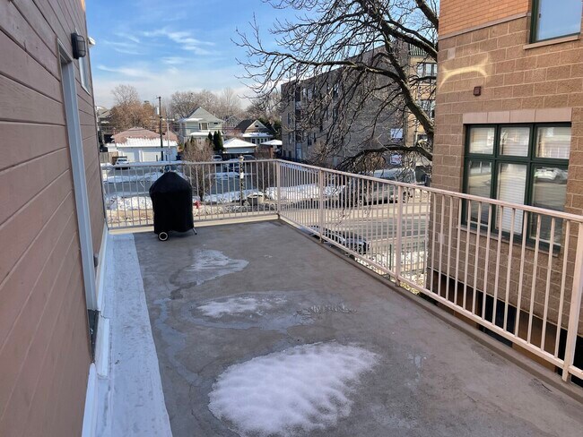 Building Photo - 915 S Oak Park Ave