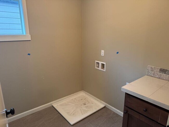 Building Photo - 2706 NE 130th Ct