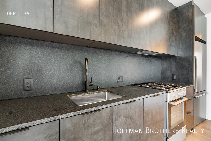 Building Photo - 10700 Tabor St