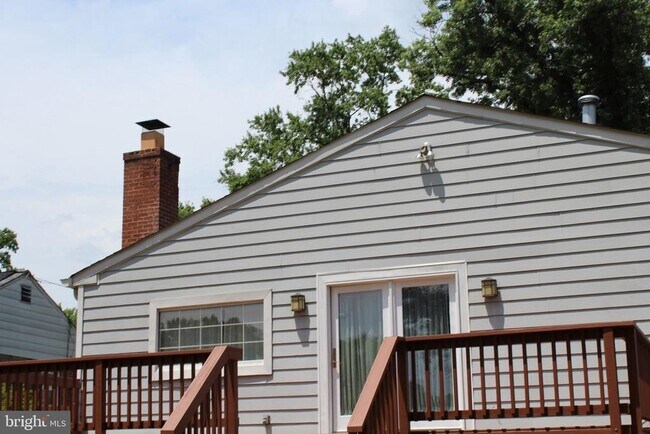 Building Photo - 3808 Delano St