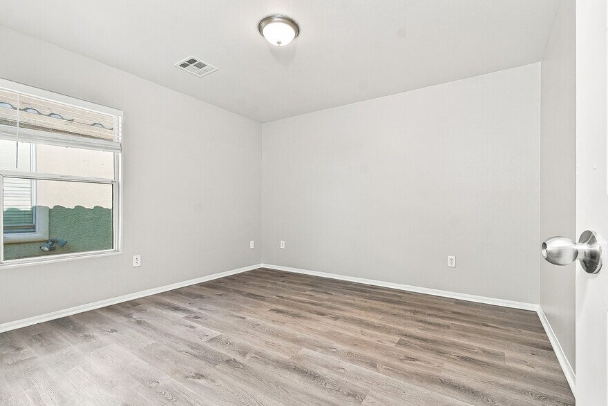 Building Photo - 2404 Cockatiel Dr