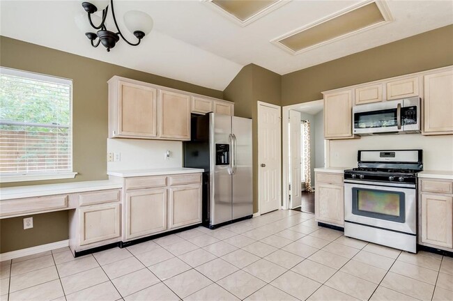 Building Photo - 4926 Linden Pl