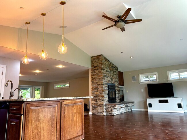 Building Photo - Rare Kent Gem, 3 BR | 3 BA | 2 DEN | 0.41 ...