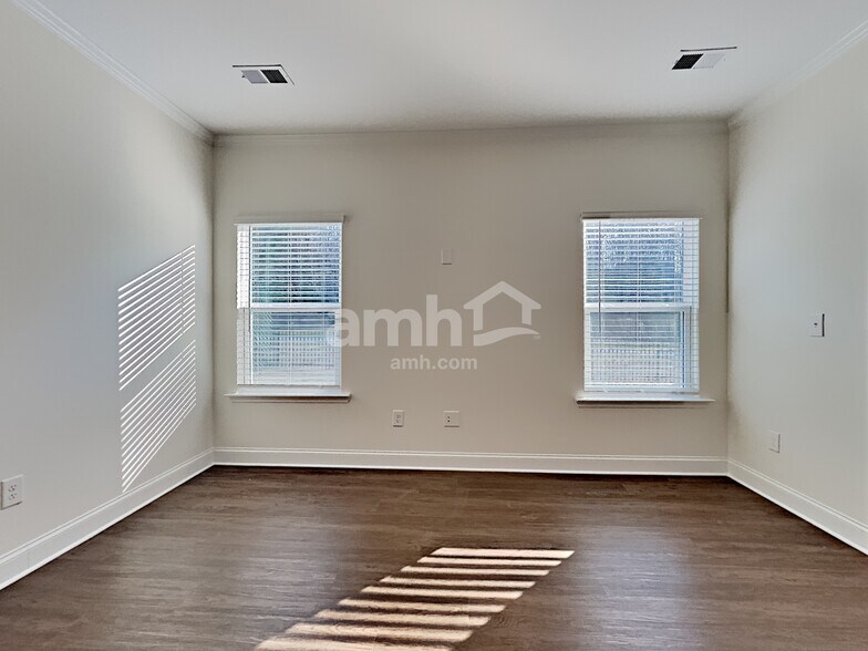 Building Photo - 581 Woodall Rd