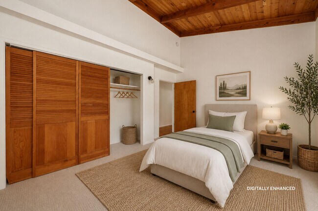 Building Photo - 1539 Miramar Ln
