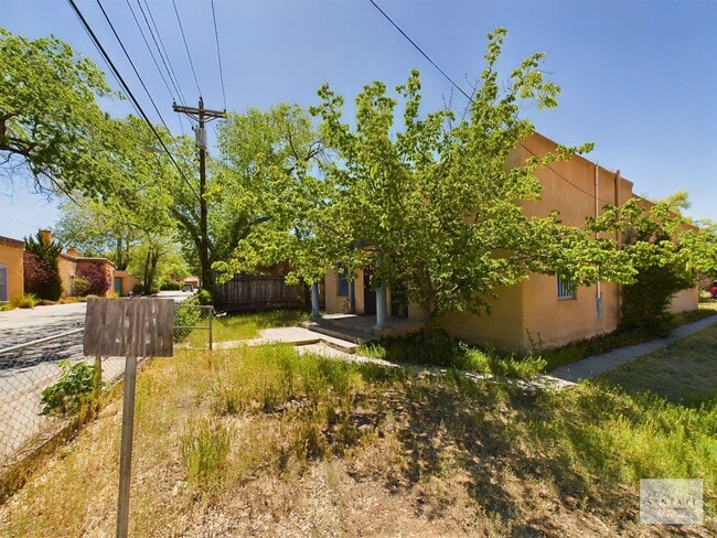 Building Photo - Acequia Madre -452