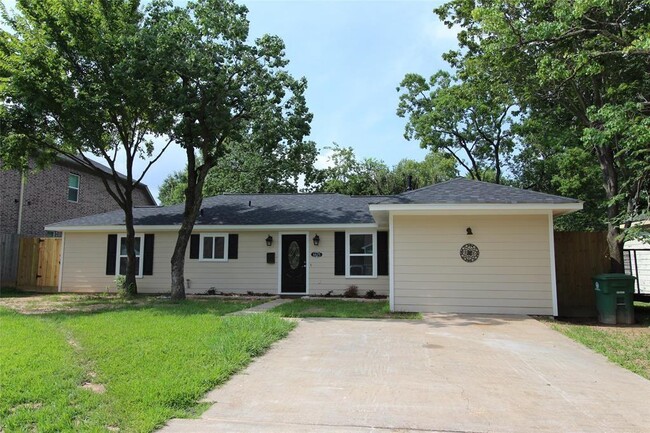 Primary Photo - 6625 Schiller St