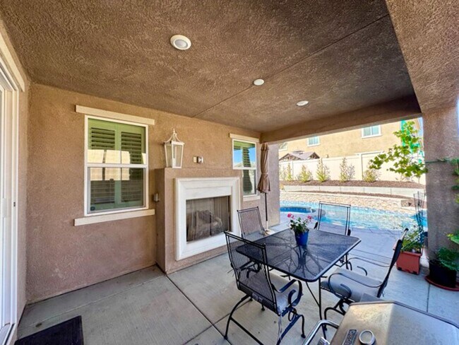 Building Photo - Stunning 5 Bedroom + Office Home with Priv...