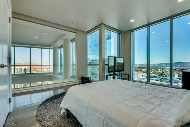 Building Photo - 2700 S Las Vegas Blvd