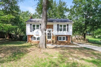 Building Photo - 4 Bedroom Pet-Friendly Home in Greensboro, NC with Main Street Renewal