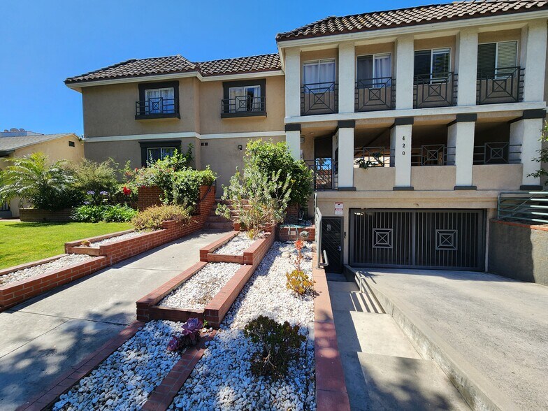 Building Photo - 420 Riverdale Dr