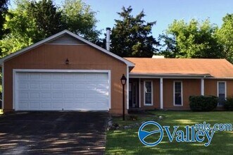 Building Photo - 1027 Sharpsburg Dr SE
