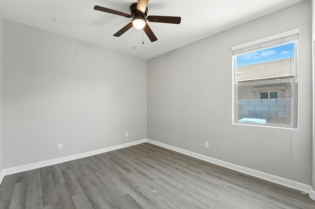 Building Photo - Welcome to this stunning 3-bedroom, 2-bath...
